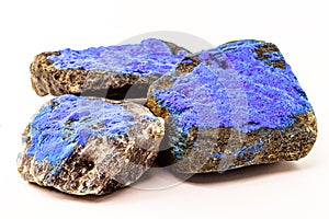 Cobalt is a chemical element present in the enameled mineral  which is used as a pigment for the blue tint in the entire