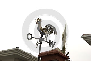 Cock-shaped windmill mechanism garden object