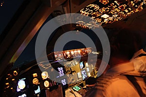 Cockpit Boeing 767 at night