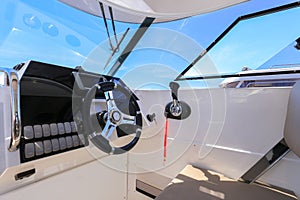 Cockpit motor boat with steering wheel and throttle control