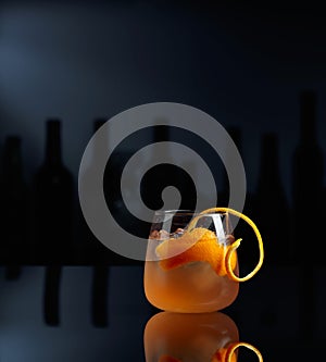 Cocktail Auld Draper on a black background