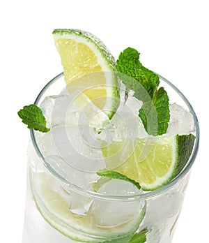 Cocktaill: mint, lime, ice, vodka