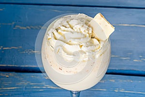 Coconut, cream and white chocolate bounty cocktail