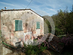 codeglia medieval village near ricco del golfo