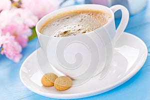 Coffee with amarettini