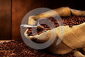 Granos de café en arpillera bolsa 