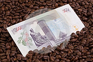 Coffee beans and Kenya banknote