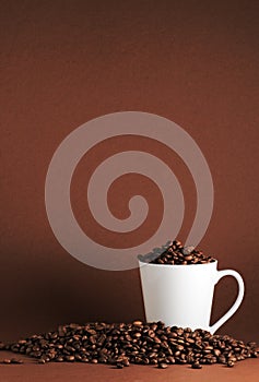 Chicchi di caffè un tazza porta 