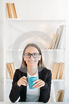 coffee break office lifestyle business woman mug