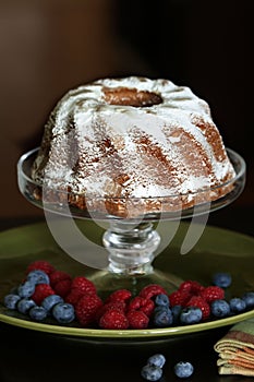 Coffee cake with raspberries and blueberries