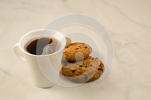 coffee cup and cookies/Breakfast whith coffee cup and cookies on a marble background