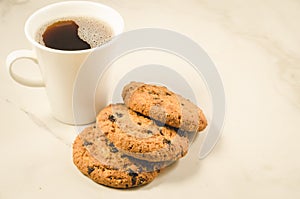 Coffee cup and cookies with chocolate/coffee cup and cookies with chocolate on a marble background, selective focus