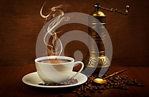 Káva pohár a mlyn 