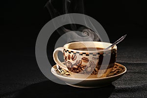 Coffee cup pairs a smoke
