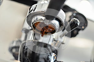 Coffee extraction process from professional espresso machine