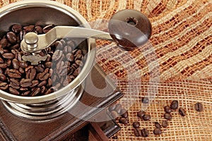 Coffee grain grinder