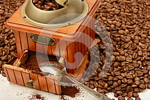 Coffee grinder grains