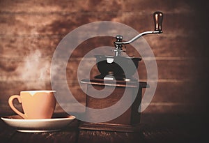 Coffee gringer and cup