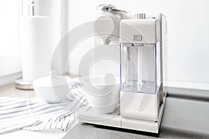 Coffee machine with cup
