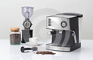 Coffee maker with coffee blender and coffee seed