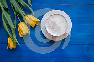 Coffee mug with yellow tulip flowers