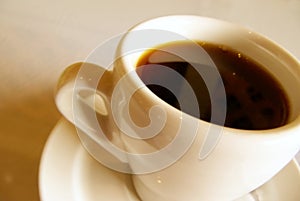 Tazza di caffè con il caffè, con una profondità ridotta.