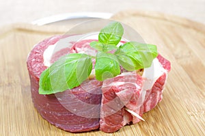 Coiled raw beef with basil