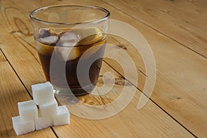 Coke with ice and lemon with sugar cube