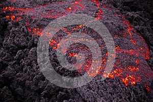 Flusso di lava in una vista dettagliata - lava fusa vivida rossa sul vulcano Etna - Sicilia photo