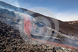 Colata di lava sul vulcano Etna-Sicilia