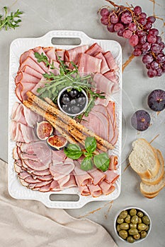 cold cuts with arugula and figs