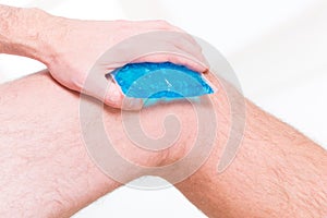 Cold gel compress on the knee