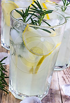 Cold lemon drink