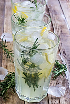 Cold lemon drink