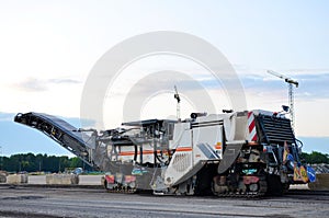 Cold milling machines are used for the quick, highly efficient removal of asphalt and concrete pavements. Removing and grinding