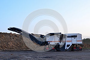 Cold milling machines are used for the quick, highly efficient removal of asphalt and concrete pavements. Removing and grinding