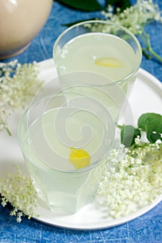 Cold sokata - a traditional Romanian drink made from the flowers of elder and lemon, produced by fermentation.