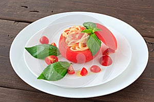 Cold spaghetti tomatosauce