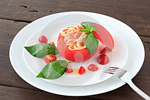 Cold spaghetti tomatosauce