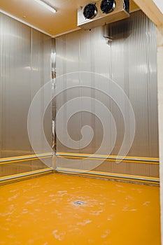 Cold storage with new floor made of yellow epoxy resin