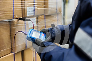 Cold storage warehouse business and checking temperature measurement in the goods