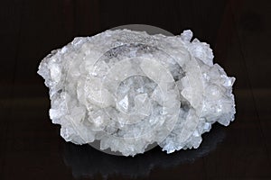 Colemanite mineral (bor, boron, borax, ulexite).