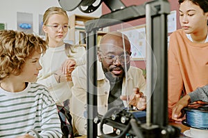 Collaborating in Classroom on Creative School Project