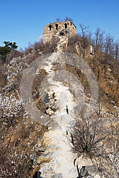 The collapse of the road to the beacon tower