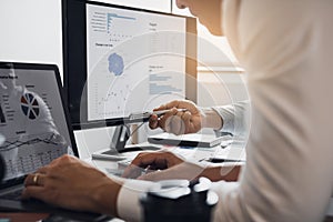 Colleagues are talking about the results in the documents on hand and compared with the financial information on the laptop screen