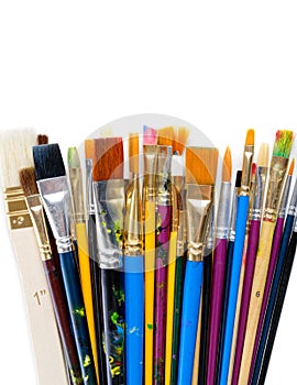 A collection of artists jaunt brushes on a white background