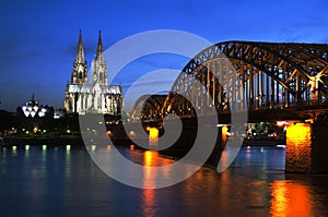 Cologne Cathedral with railway bridge at night