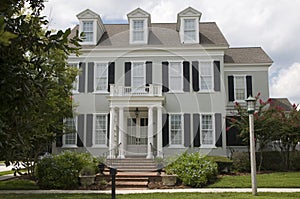 Colonial Home photo