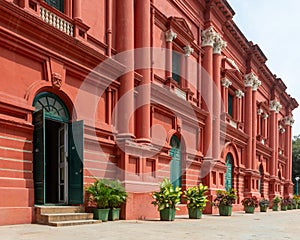 Colonial red buildings in Bangalore - the public art gallery