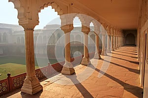 Colonnade walkway leading to Diwan-i- Khas (Hall of Private Audi